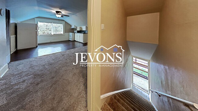 Building Photo - $300 Rent Credit - Well-kept ground-floor ...
