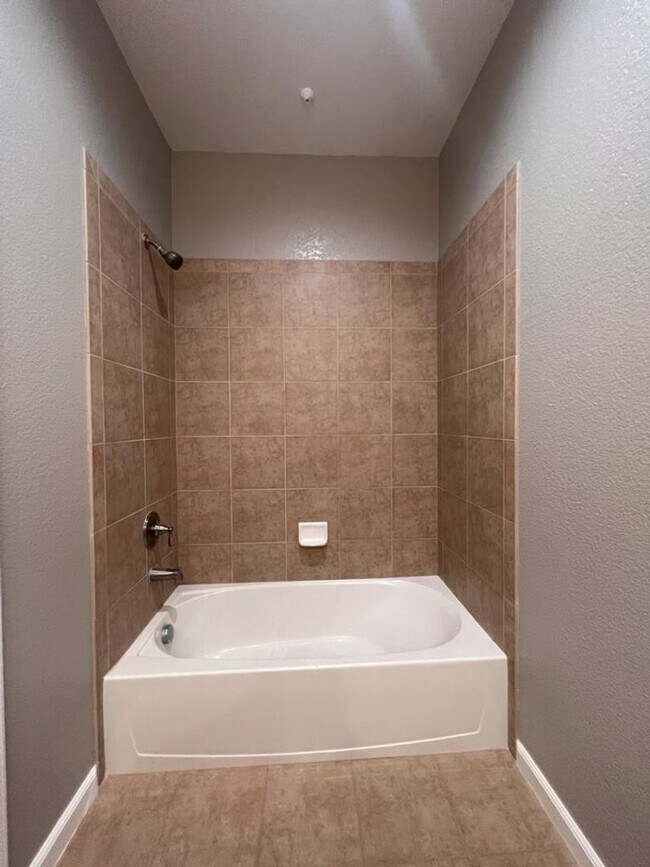 Building Photo - 427 Anchor Ln