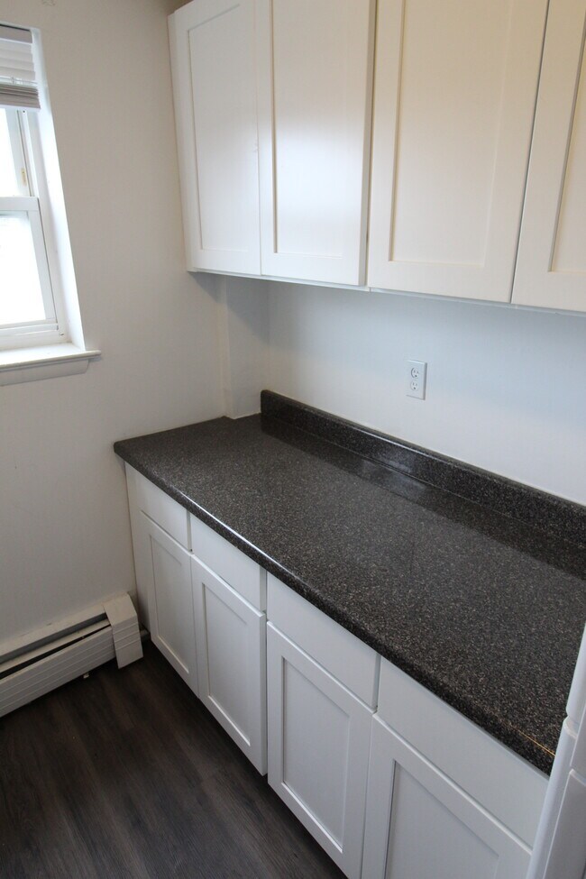 Building Photo - 30 Gillett St