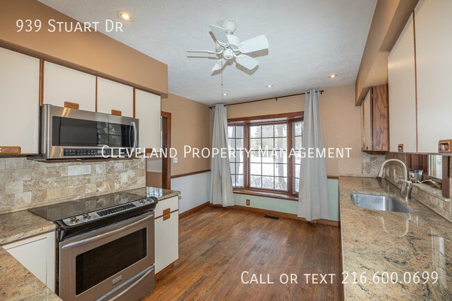 Building Photo - 939 Stuart Dr