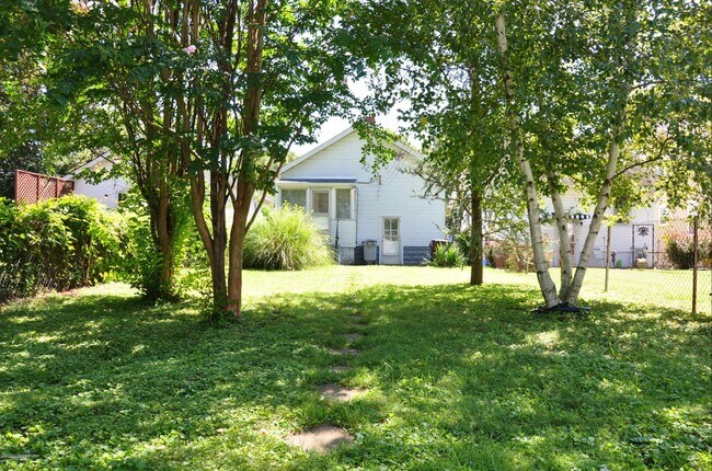 Building Photo - 3829 Elmwood Ave