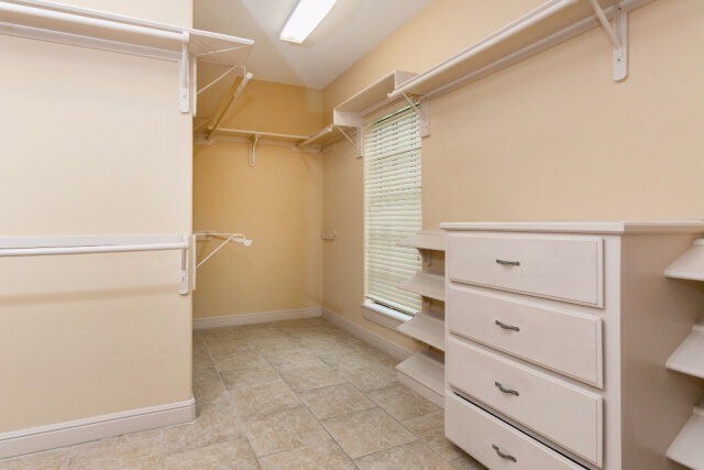 Building Photo - 4Bed/3.5Bath WITH A POOL Now available in Mcallen TX