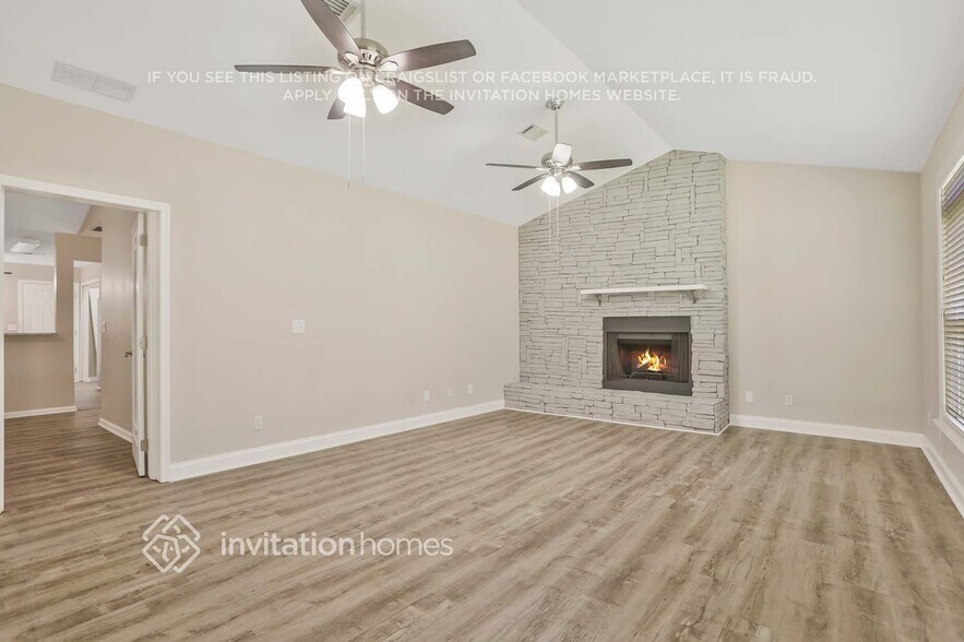 Building Photo - 2613 Lake Park Bend