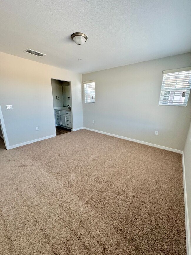 Building Photo - 610 McCaffrey Wy