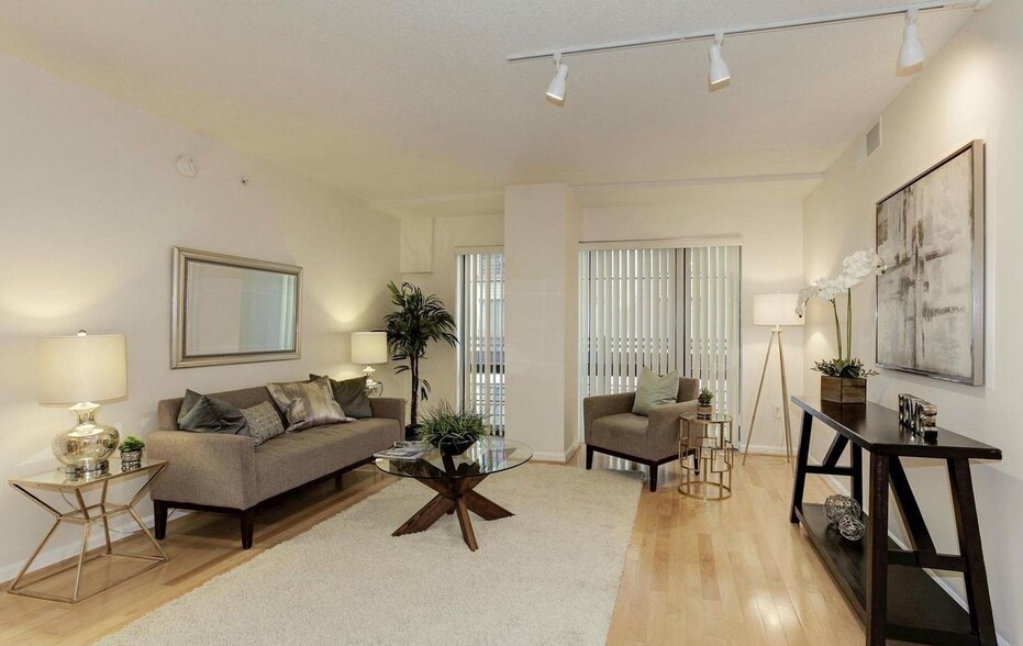 Building Photo - 7923 Eastern Ave