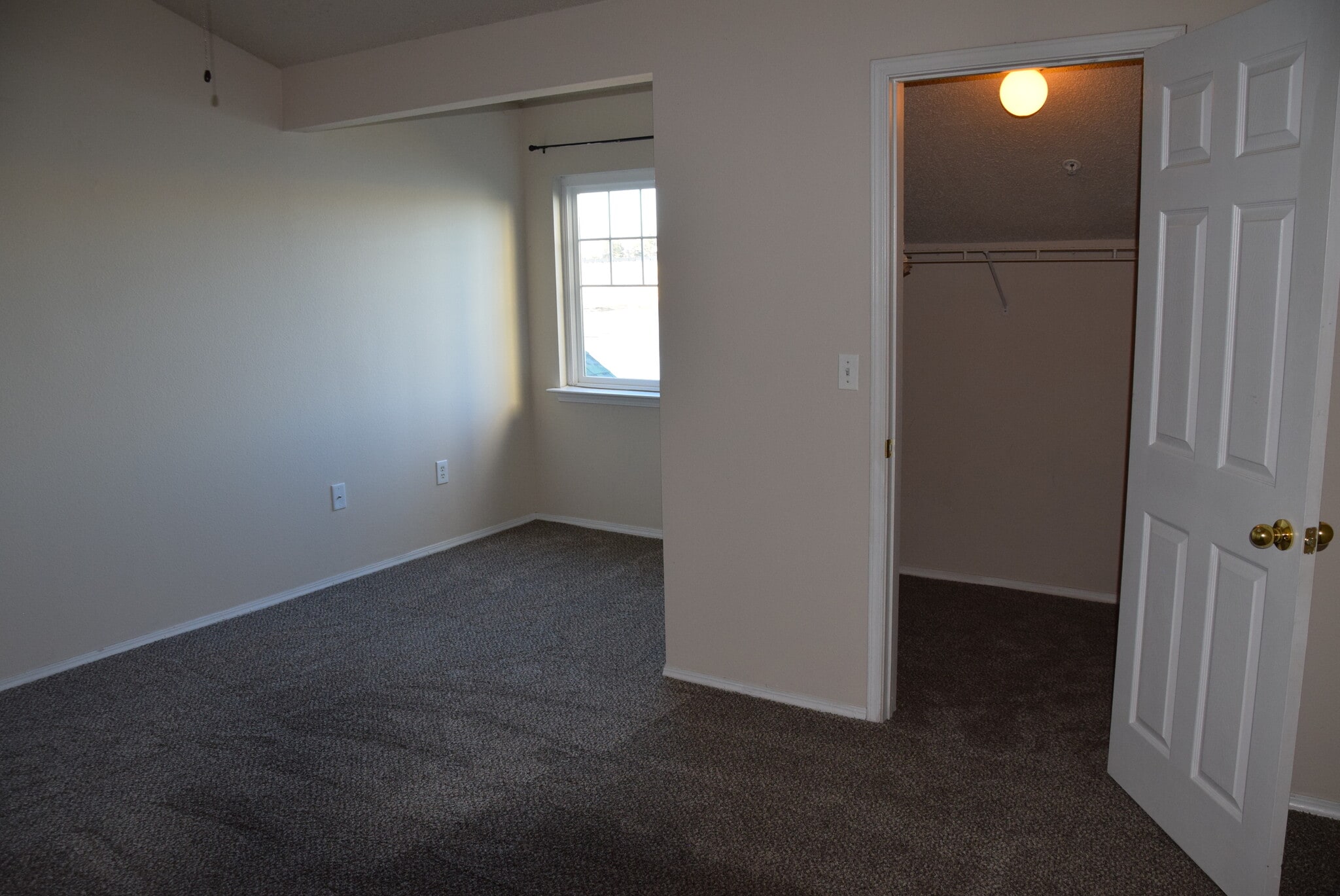 Building Photo - 1935 Piper St