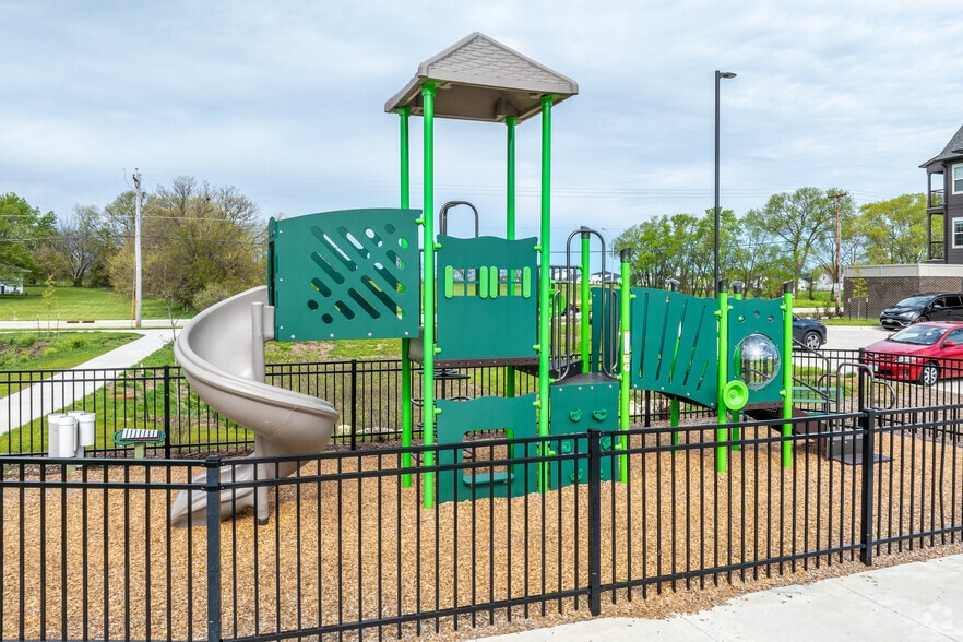 Building Photo - Pointe on 88th