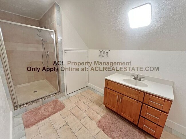 Building Photo - North Oakland Beauty – Modern Comfort Meet...