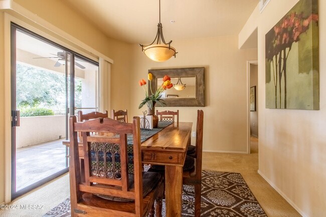 Building Photo - 2550 E River Rd