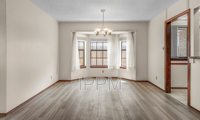 Building Photo - 138 Willow Cir