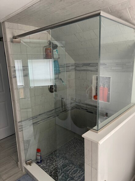 3rd flr shower - 2118 Hudson Ave