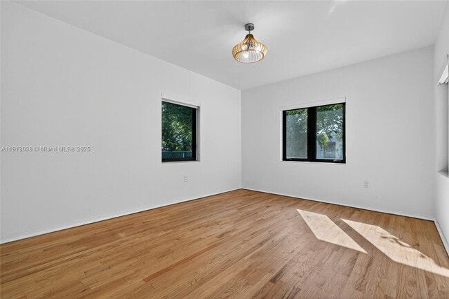 Building Photo - 465 NE 52nd St