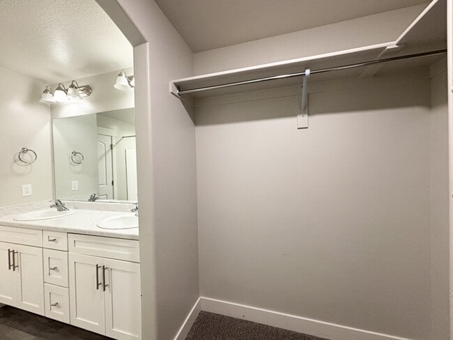 Building Photo - 3742 Canyon Falls Dr
