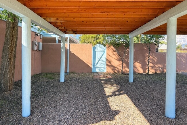 Building Photo - 1325 Don Gaspar Ave