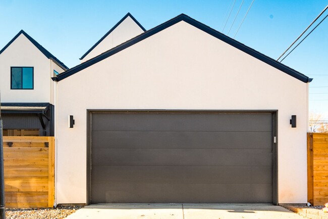 Building Photo - LUX 3BD, 4BA Sunnyside Home with Office and 2-Car Garage