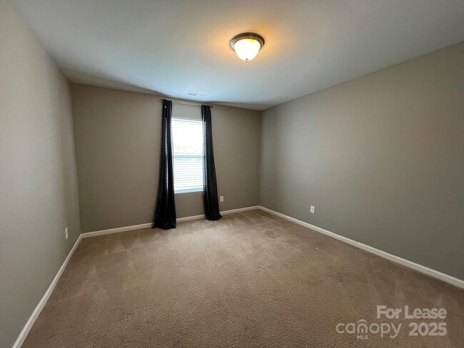 Building Photo - 2198 Laurens Dr