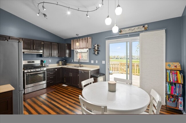 Building Photo - 13913 S Kelly Ave