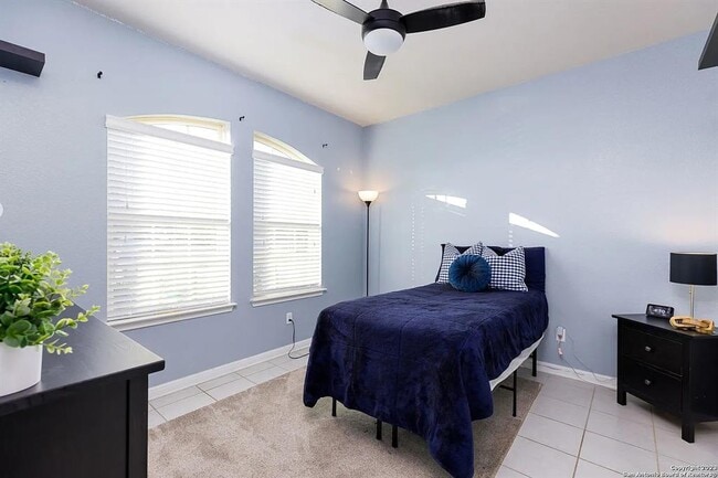 Building Photo - 241 Silver Maple Dr