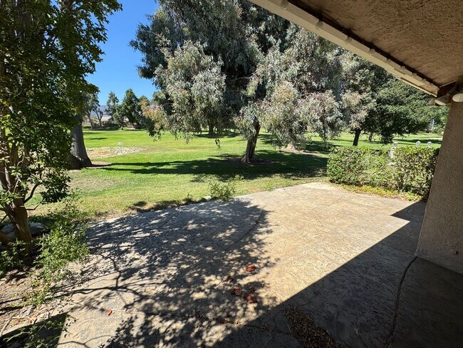 Building Photo - Single story 3 bed 2 bath in gated communi...