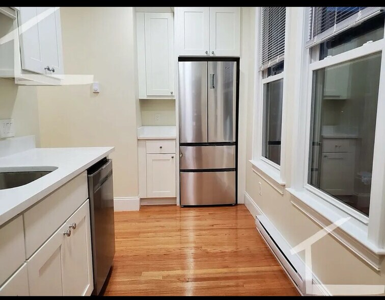 Building Photo - 31 Harris St