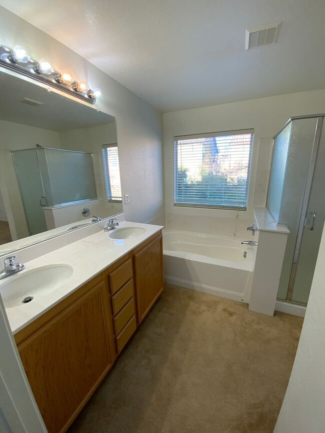 Building Photo - NEW FLOORING!! SW 2 STORY