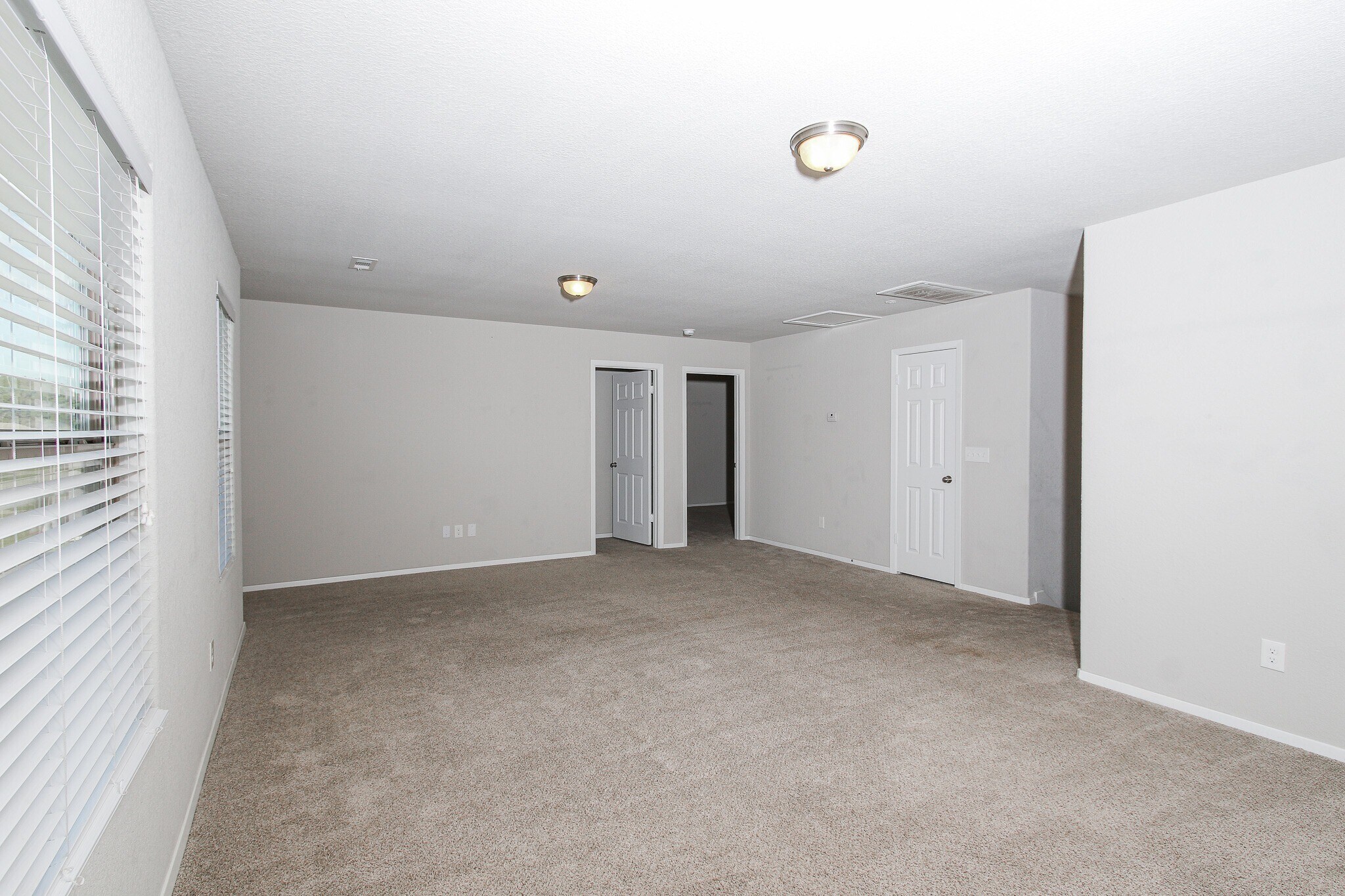 Building Photo - 2711 Wyandotte Ave