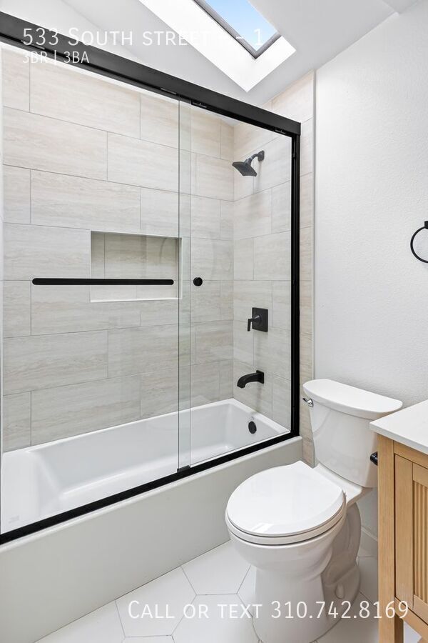 Building Photo - 533 South St