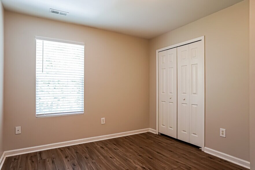 Building Photo - 618 Twain Town Dr