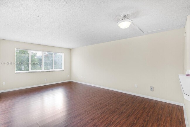 Building Photo - 14840 Naranja Lakes Blvd