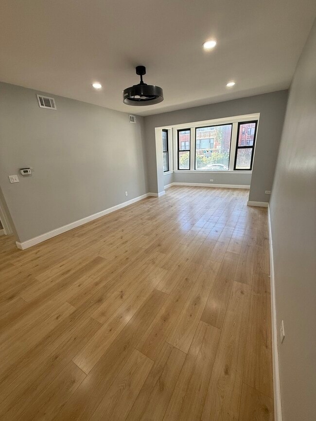 Building Photo - 6737 S East End Ave