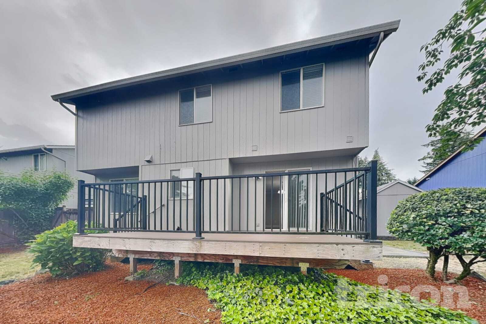 Building Photo - 3402 NE 165th Ave