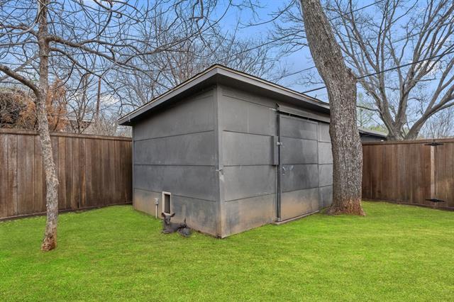Building Photo - 7418 Fenton Dr