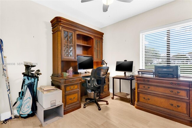 Building Photo - 10909 SW 113th Pl