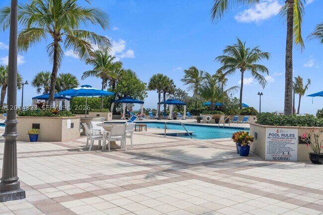 Building Photo - 2100 S Ocean Dr