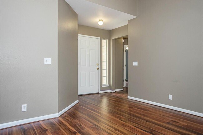 Building Photo - 814 Lantana Dr