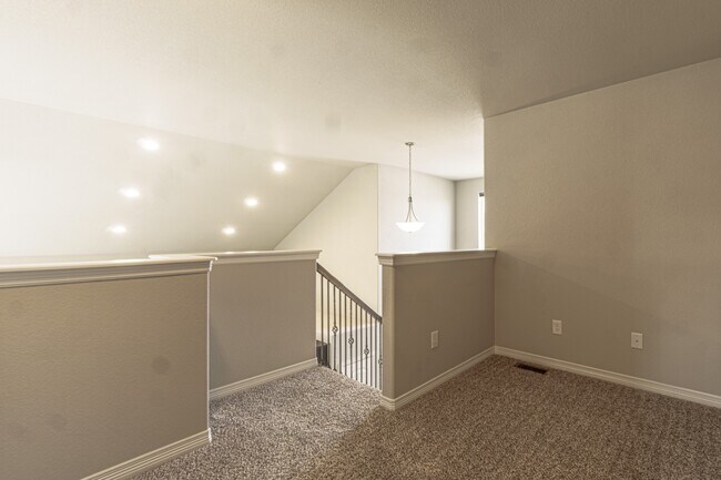 Building Photo - 6736 Skuna Dr