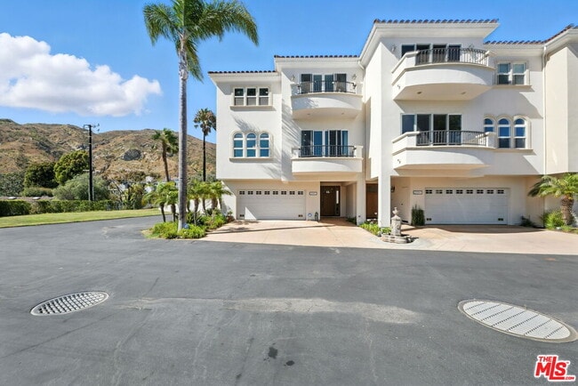 Building Photo - 23971 De Ville Way