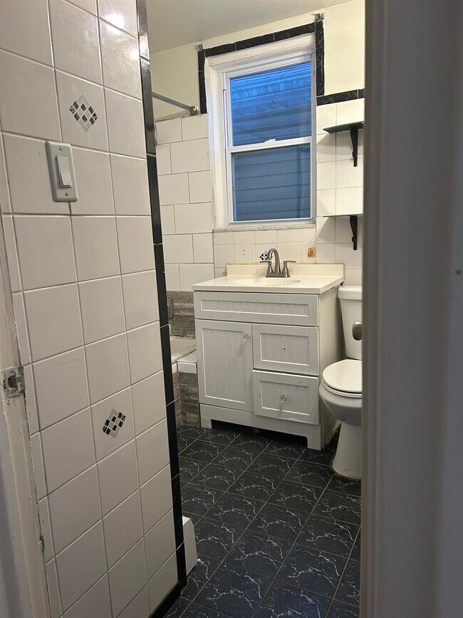 Building Photo - 172 Virginia Ave