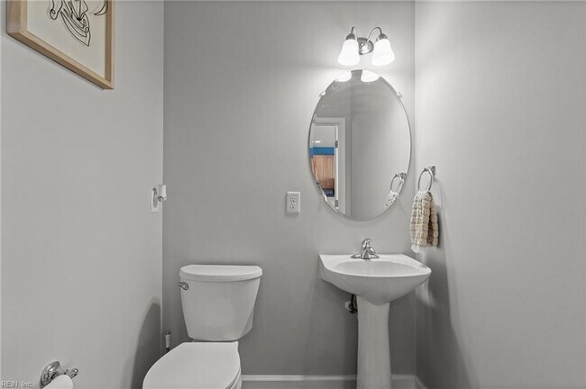 Building Photo - 3 Story Townhouse-style Condo Near Town Ce...