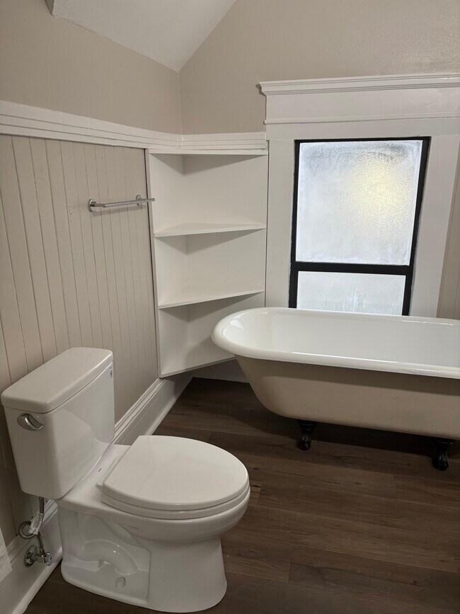 Building Photo - 3121 Hoyt Ave