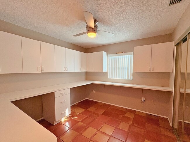 Building Photo - 3 Bed 2 Bath Home with Large Fenced Backyard & Screened Lanai — Available Now