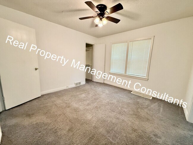 Building Photo - 2 Bedroom Classic Ranch