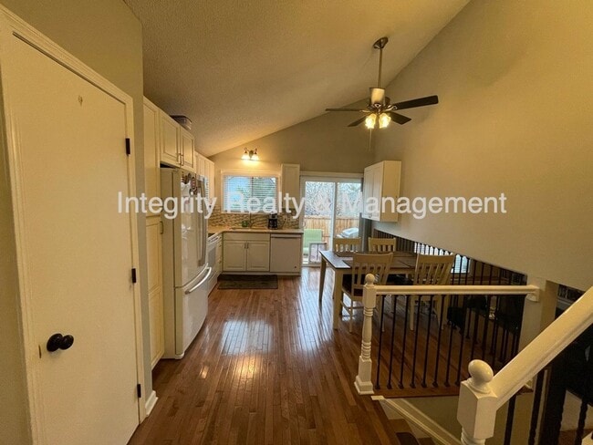 Building Photo - 475 E Chiswick Cir