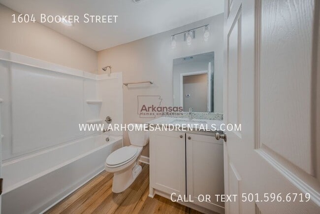 Building Photo - 1604 S Booker St