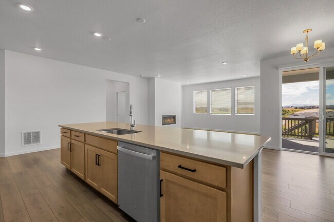 Building Photo - $2,995, 3-bed, 2.5-bath located in Castle ...