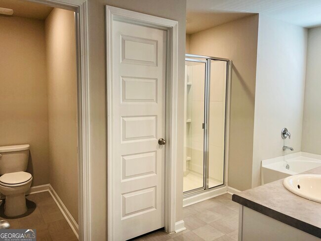 Building Photo - 138 Silver Birch Pass