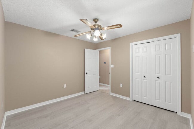 Building Photo - 5590 Buck Ward Rd