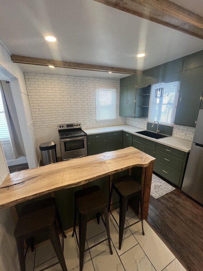 Building Photo - 303 W Main St