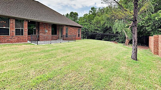 Building Photo - 1725 NW 185th St