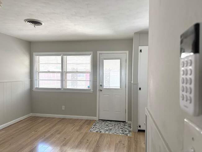 Building Photo - 2009 43rd St